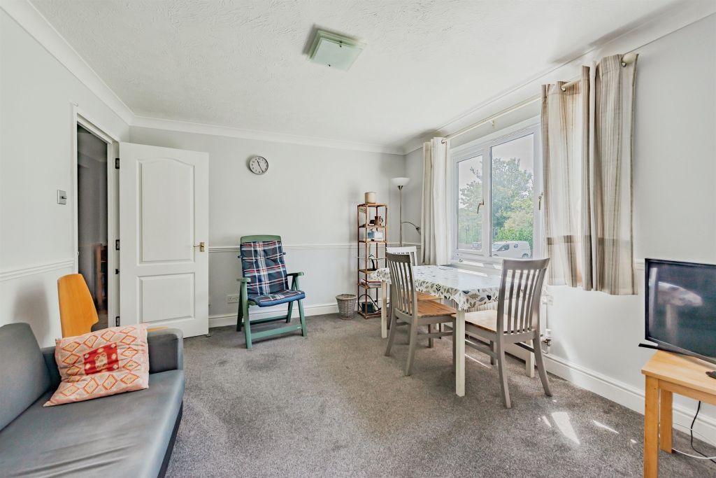 Property photo 3 of 11