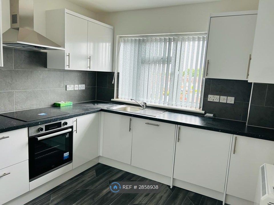 Property photo 2 of 9 Kitchen