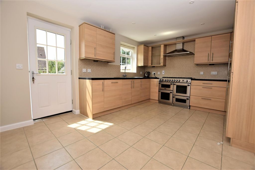 Property photo 2 of 21