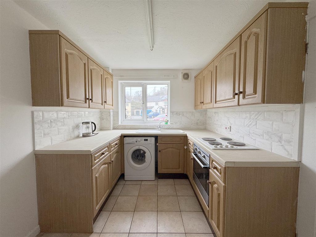 Property photo 3 of 12 Kitchen