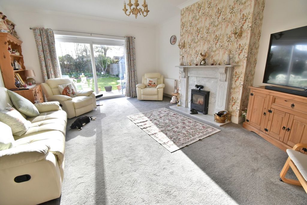 Property photo 3 of 27