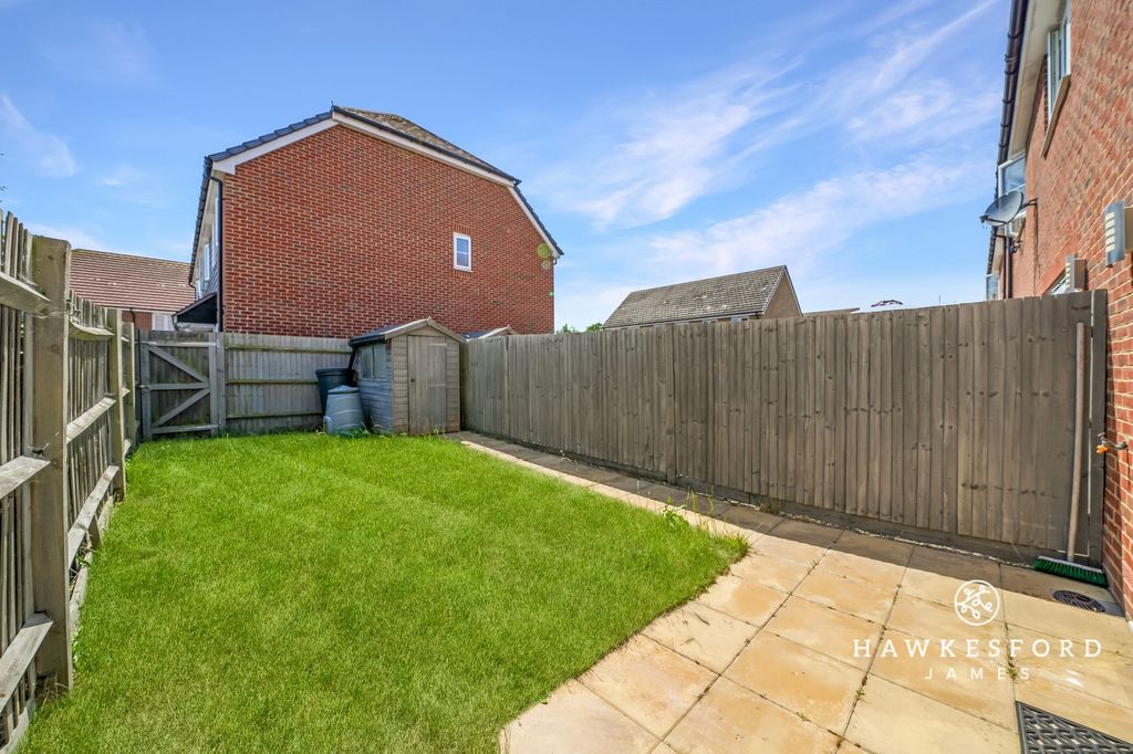 Property photo 2 of 10 Eveas Drive, Sittingbourne - Garden