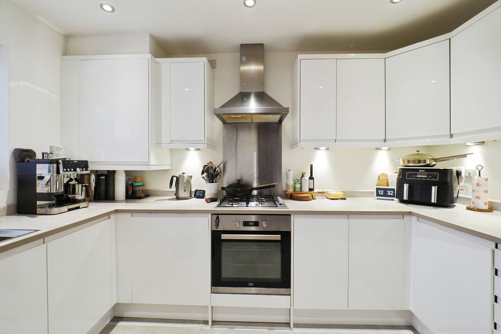 Property photo 2 of 21 Pbox-Img.Jpg