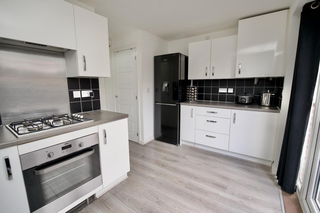 Property photo 2 of 17 Kitchen