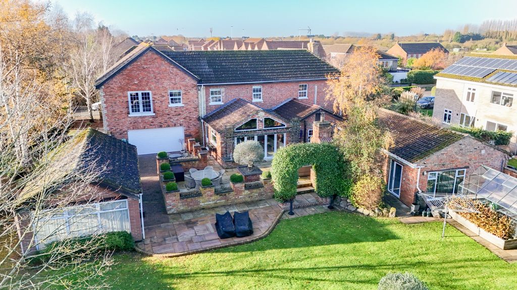 Property photo 2 of 64 4712602