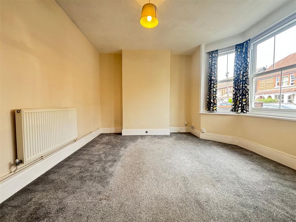 Property photo 3 of 17 Frontrecep1.Jpg