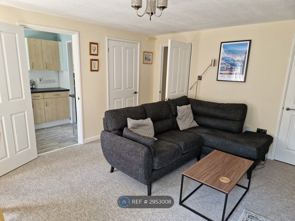 Property photo 1 of 11 Living Room