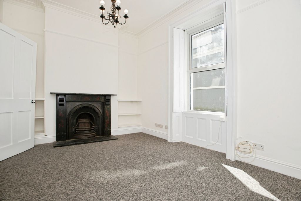 Property photo 3 of 19 Pbox-Img.Jpg