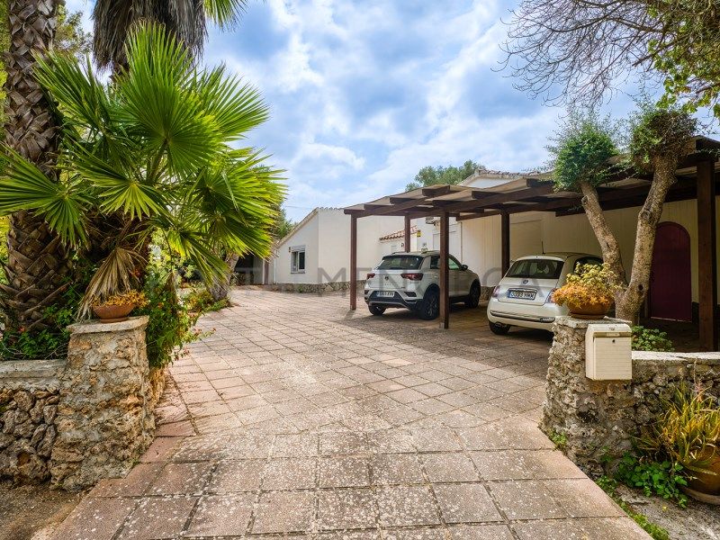 Property photo 2 of 32