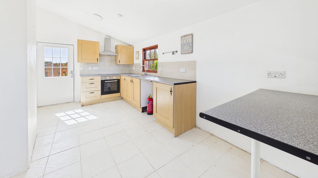 Property photo 3 of 11 Gallery