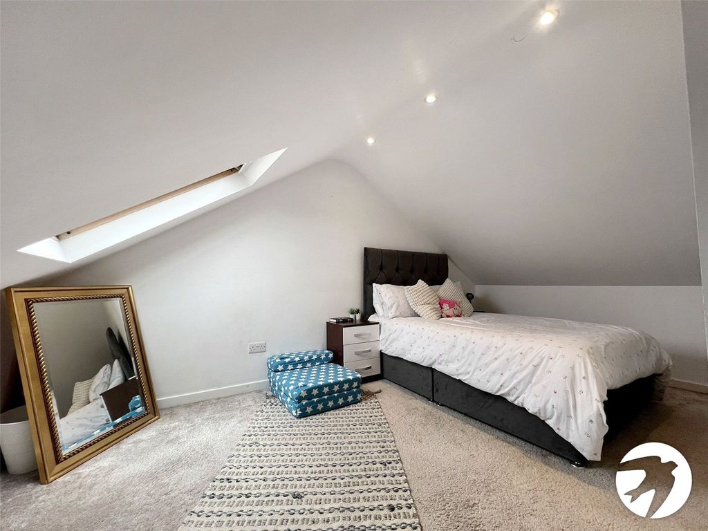 Property photo 3 of 9 Bedroom