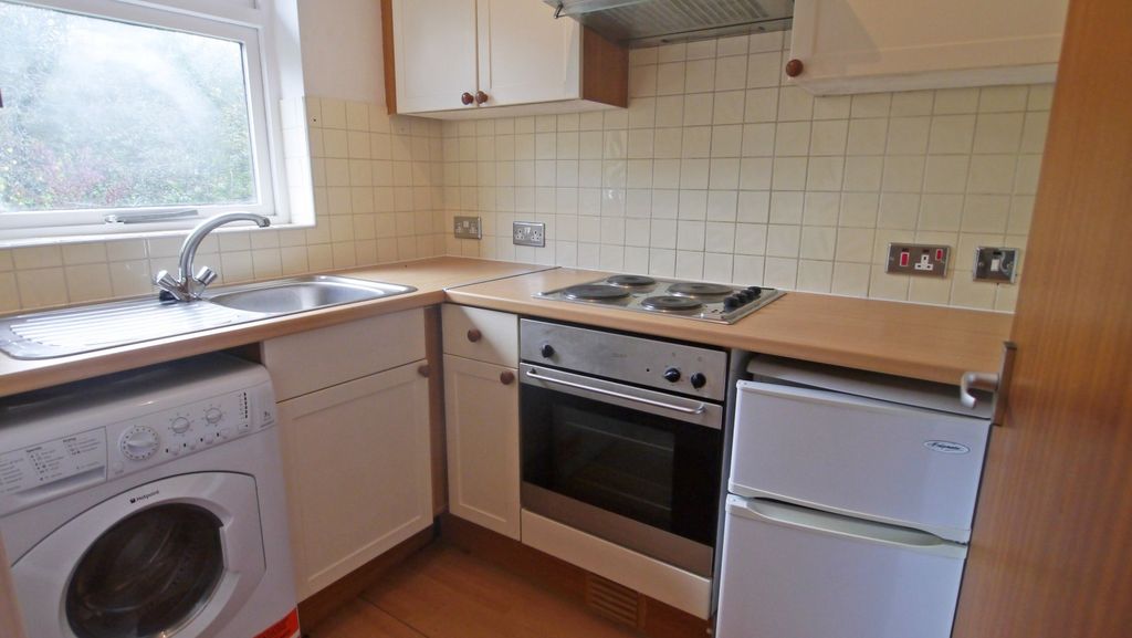 Property photo 3 of 6 Kitchen