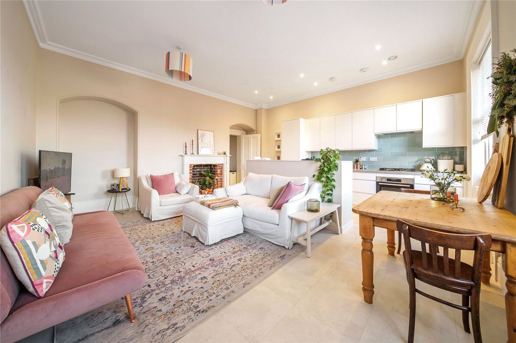 Property photo 2 of 9 Living Space