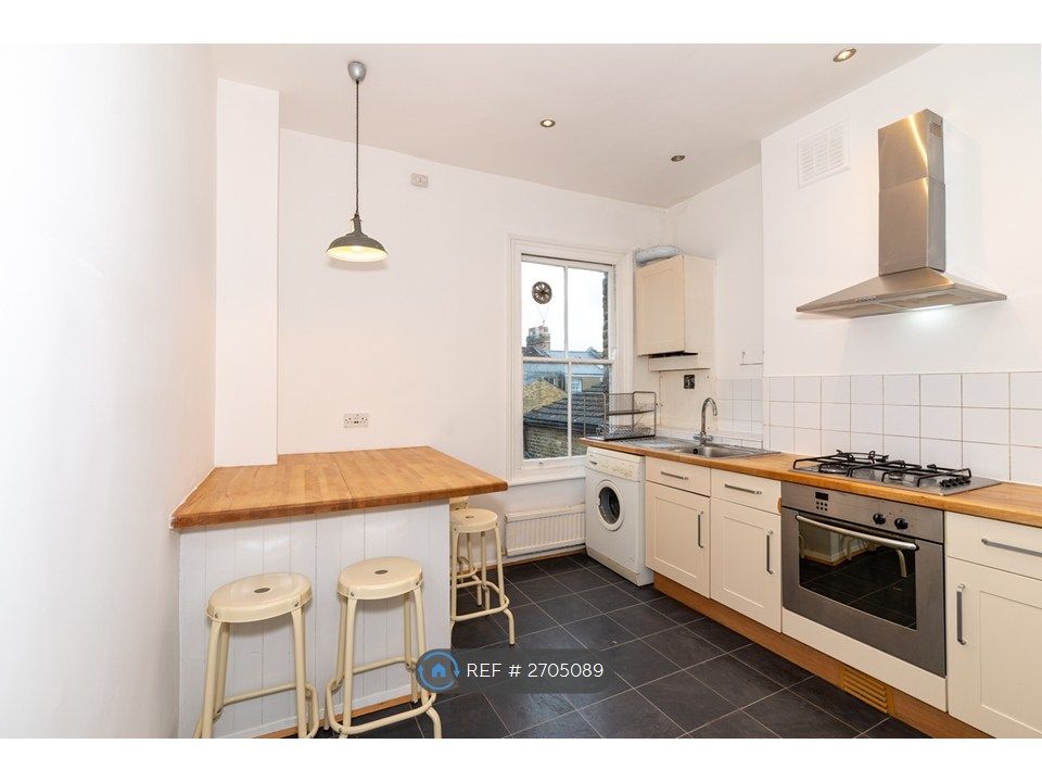 Property photo 2 of 7 Kitchen