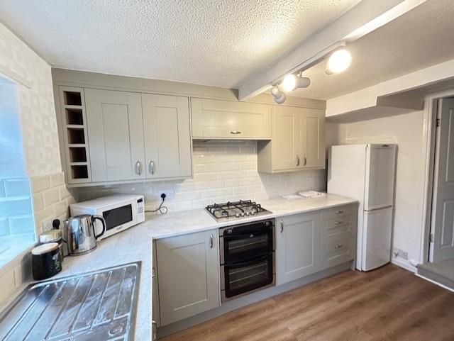 Property photo 2 of 12 Thumbnail_Img_3761.Jpg