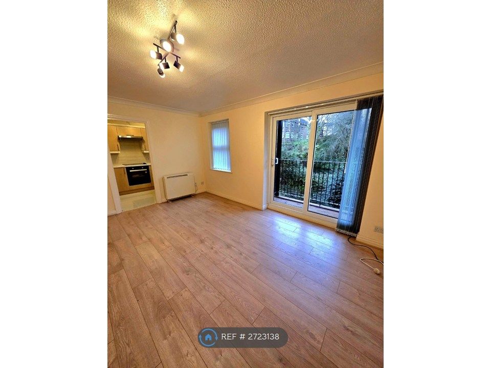 Property photo 1 of 11 Living Room