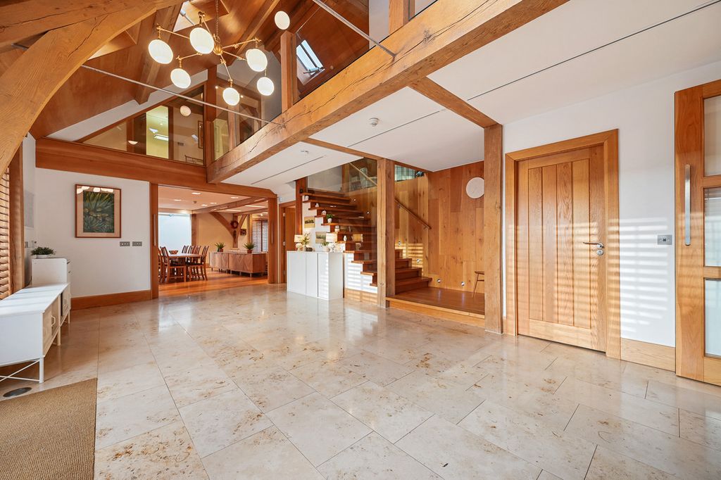 Property photo 3 of 44