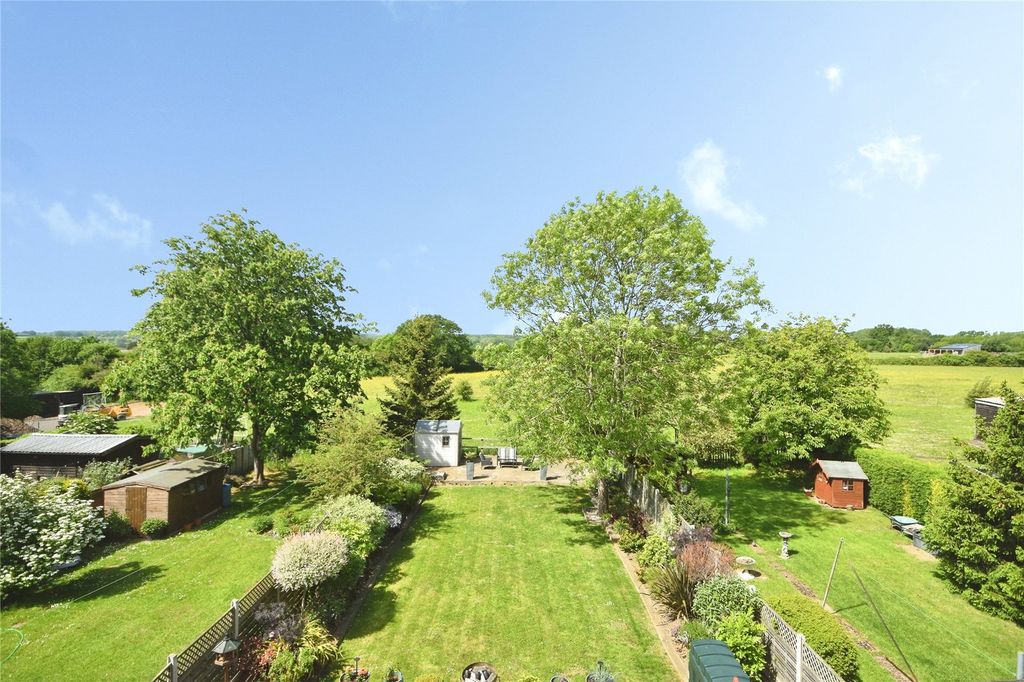Property photo 3 of 23 Garden