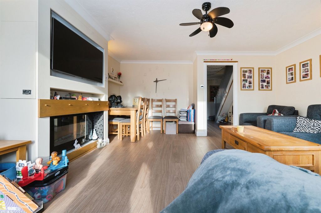 Property photo 3 of 12