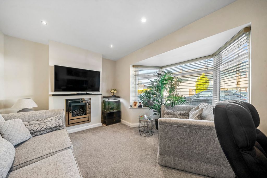 Property photo 2 of 21