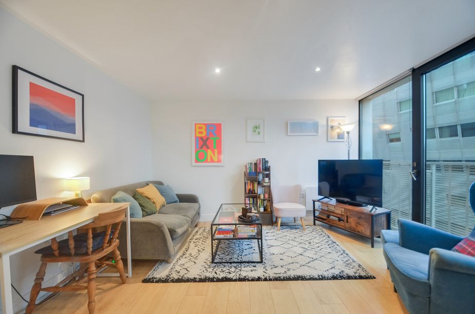 Property photo 2 of 21 Lounge Area (3).Jpg