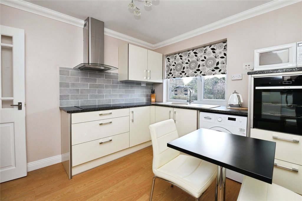 Property photo 3 of 18 Interior