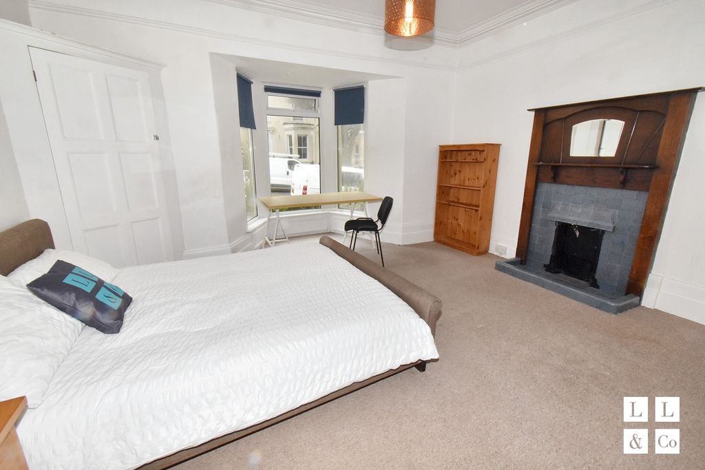 Property photo 2 of 13