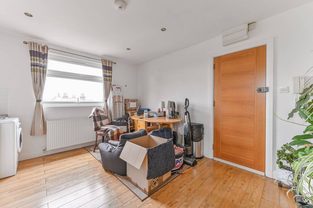 Property photo 3 of 7