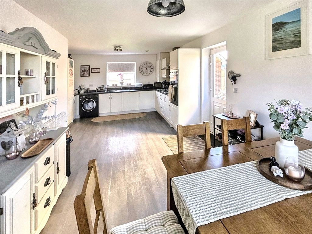 Property photo 2 of 14 Kitchen Diner