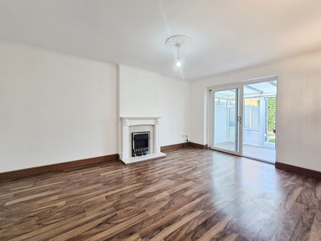 Property photo 2 of 7 Living Room