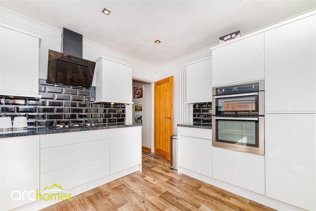 Property photo 2 of 26 Tyldesley Old-2.Jpg