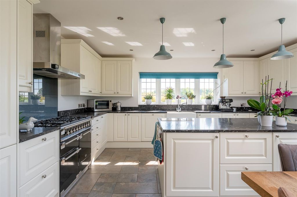 Property photo 3 of 42 Kitchen