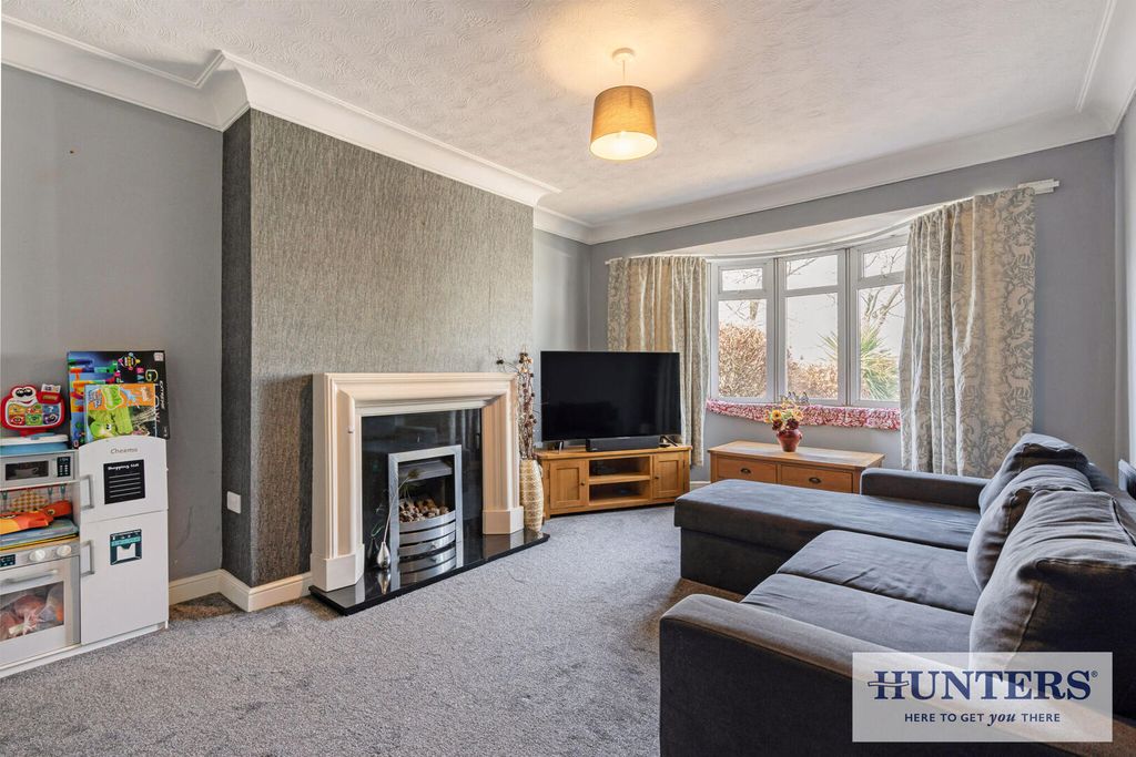 Property photo 2 of 25 Living Room