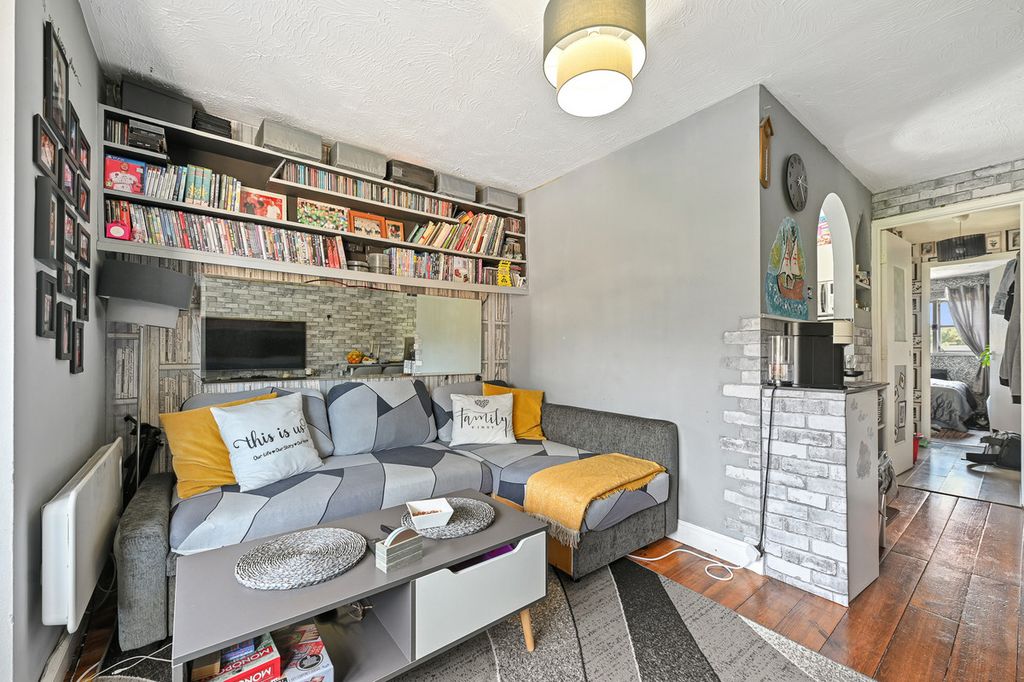 Property photo 1 of 9