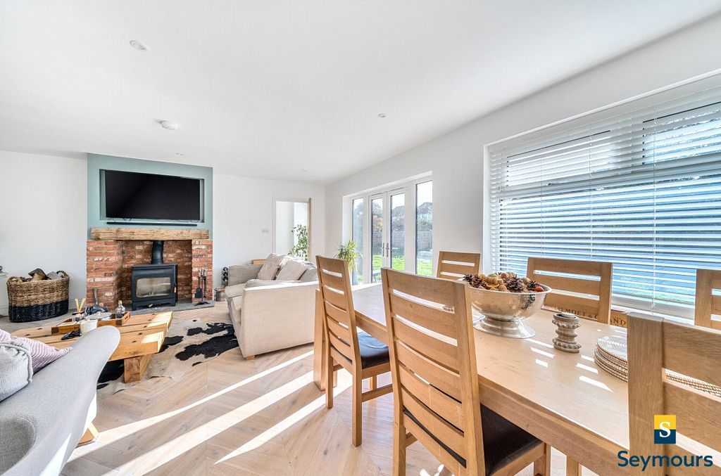 Property photo 2 of 20 Dining Area