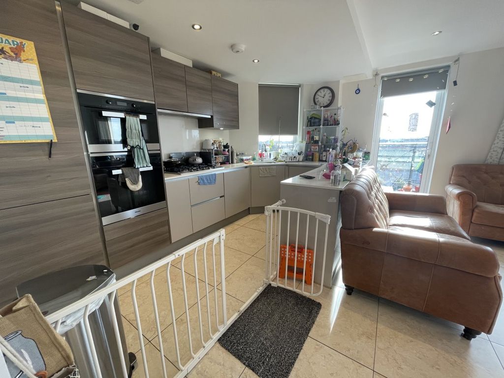 Property photo 2 of 25