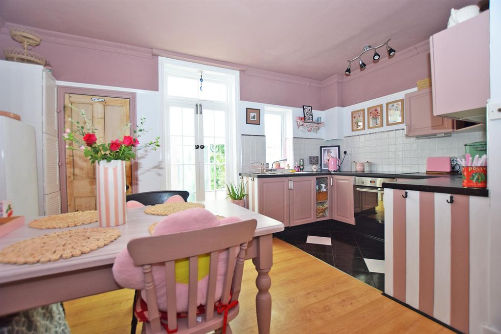 Property photo 2 of 15 Kitchen/Diner