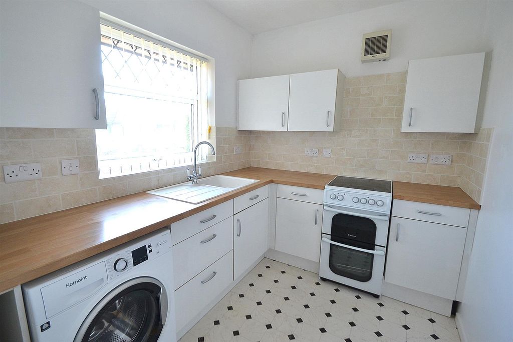 Property photo 3 of 10 65Thecedardskit.Jpg