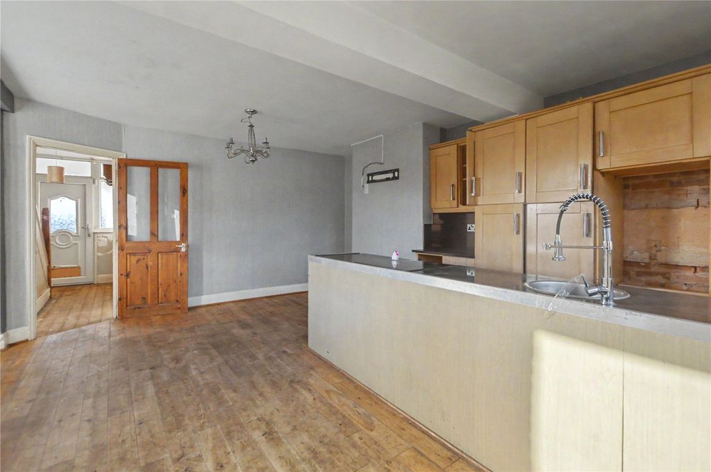 Property photo 3 of 16 Picture No. 12