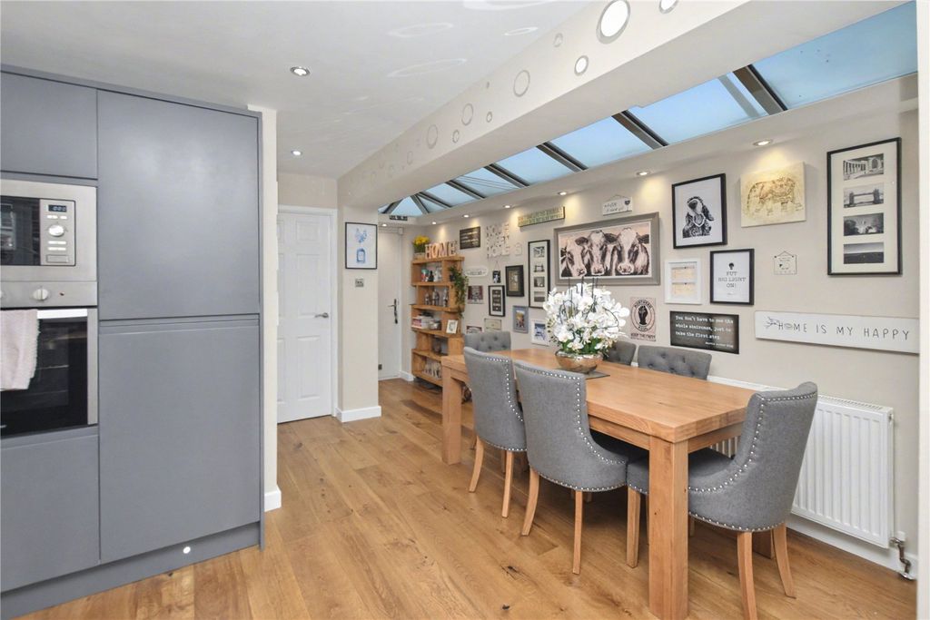 Property photo 2 of 33 Picture No. 51