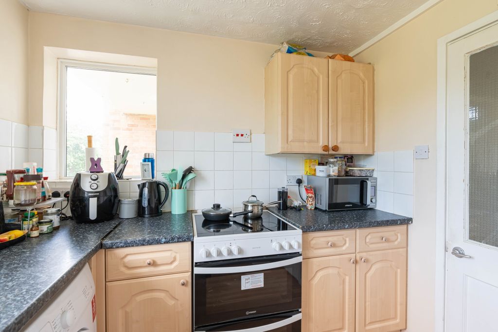 Property photo 2 of 12 Kitchen