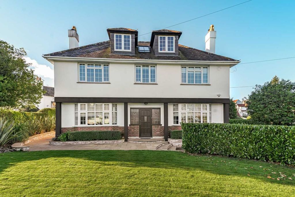 Property photo 1 of 28