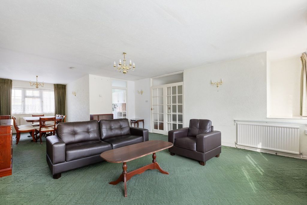 Property photo 3 of 10