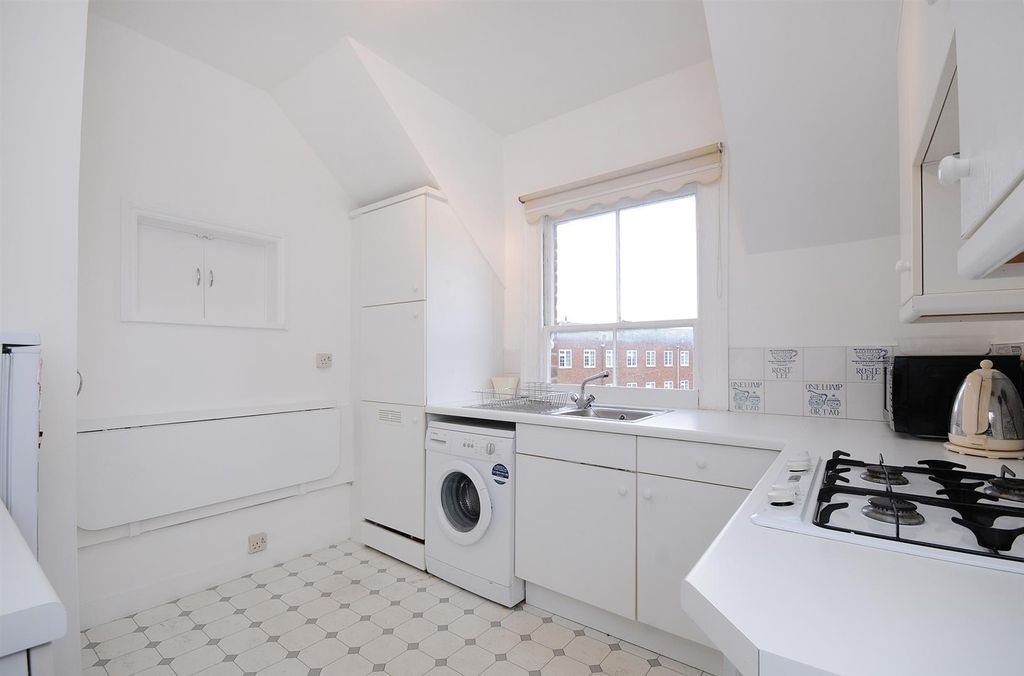 Property photo 3 of 6 Kitchen