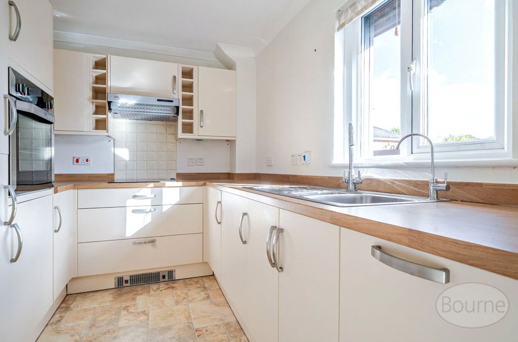 Additional image 4 of 1 bed flat for saleHylton Road, Petersfield, Hampshire GU32
