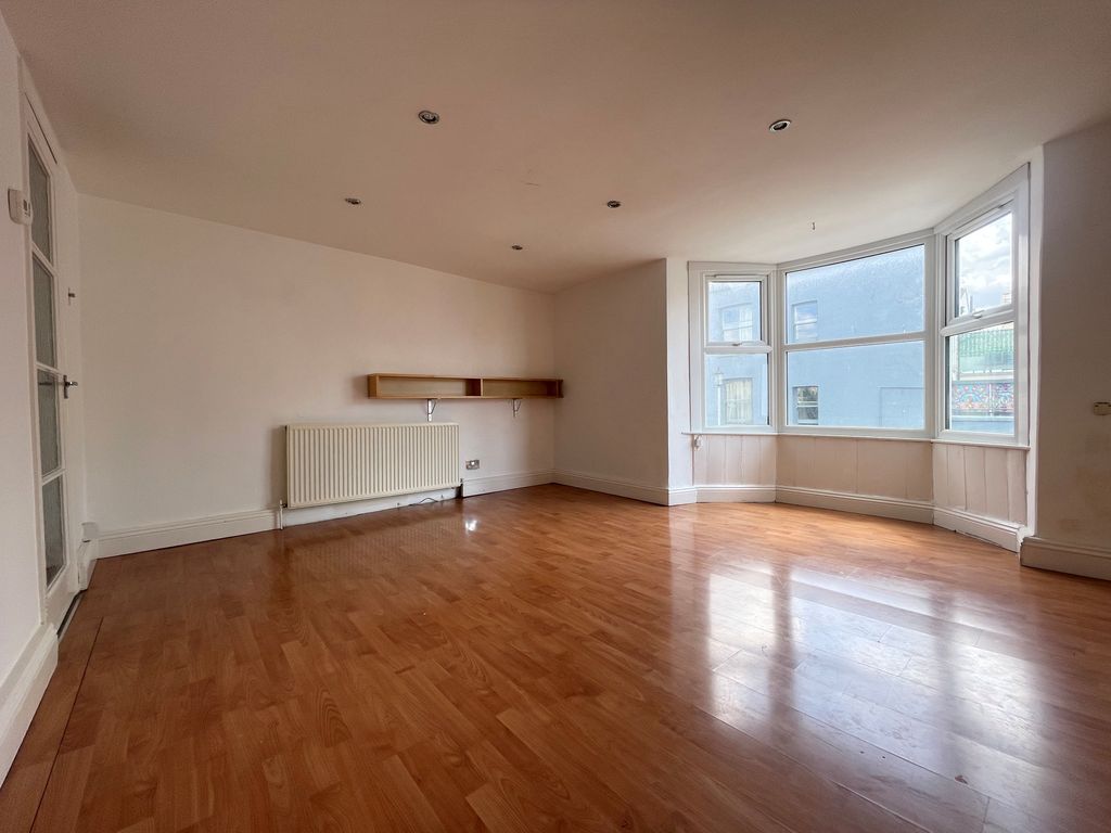 Property photo 3 of 13 Image