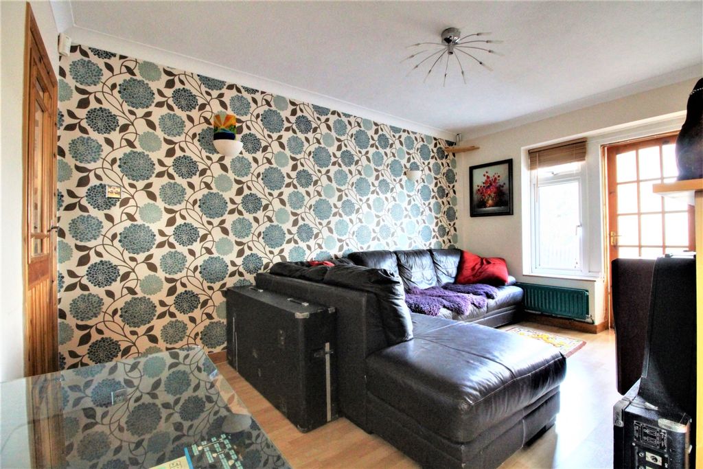 Property photo 2 of 11 Living Room