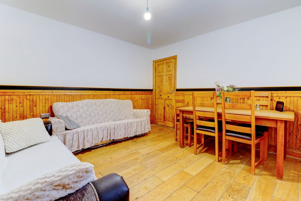 Property photo 3 of 10 Picture No. 04