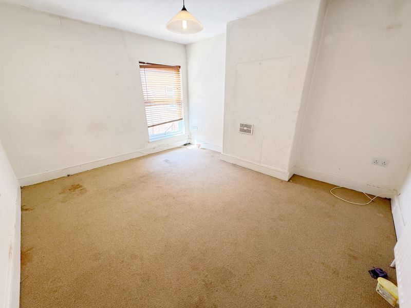 Property photo 2 of 6 Lounge