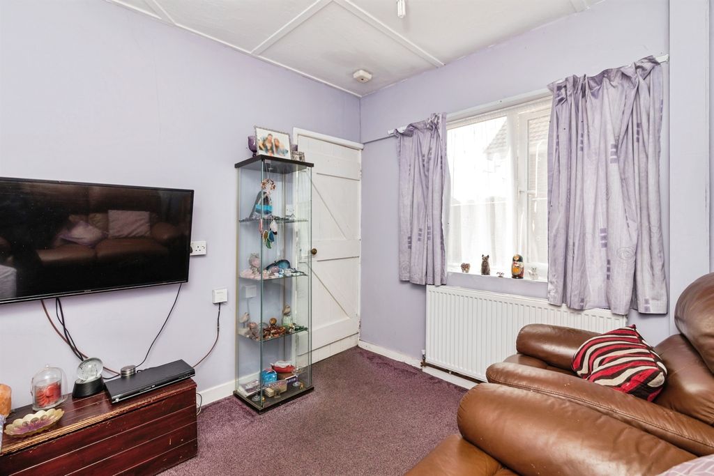 Property photo 2 of 34